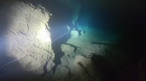 volviendo en la sala grande